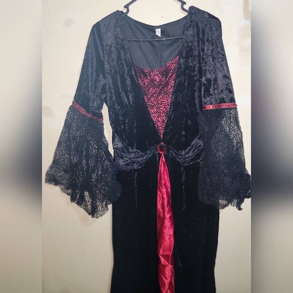 Vampire costume - Picture 12 of 15